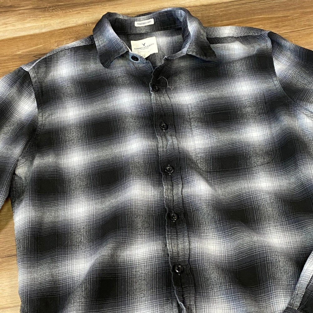 American Eagle Flannel Shirt Men Small Classic Fit Plaid Black Grey White Modern